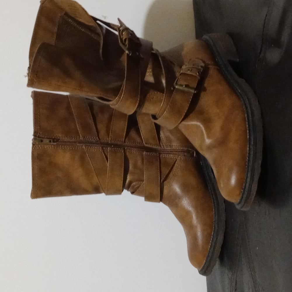 Brown women's boots size 8 and 1/2